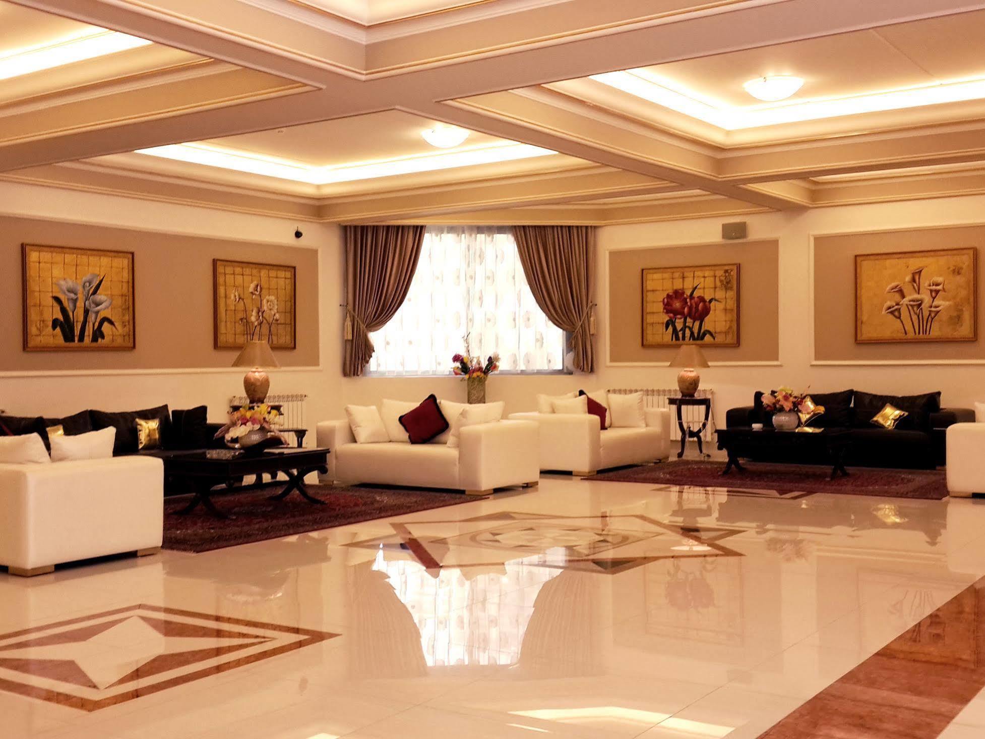 Liqaa Hotel Beirut Exteriör bild