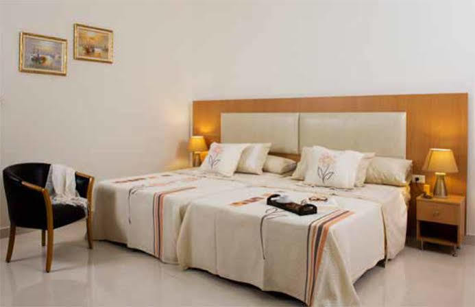 Liqaa Hotel Beirut Exteriör bild